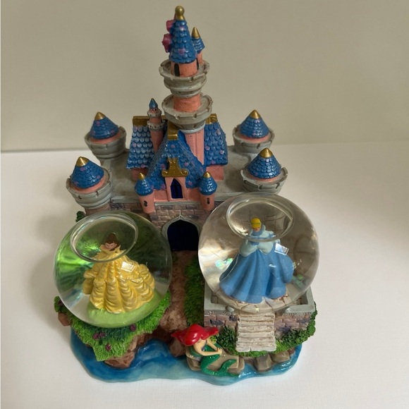Disney Castle Small SnowGlobe - Picture 6 of 6